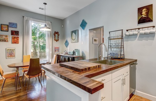 Thomas Square Cottage | Cottage in Thomas Square, Heated Pool Access