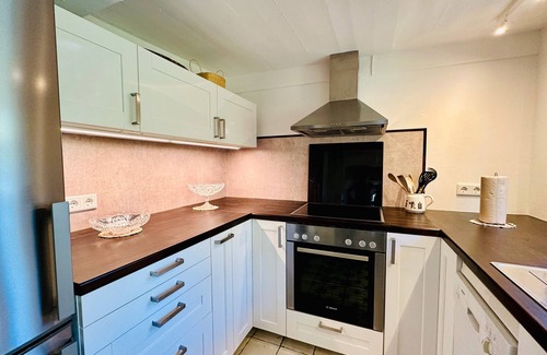 Gluecksburg Cottage | Cottage "Kleiner Knopp" with Private Garden & Wi-Fi