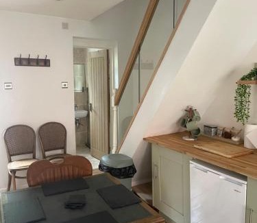 Wivenhoe House | Cottage of Content