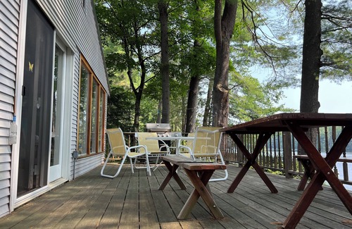 Williamsburg Cabin | Cottage on motorboat-free Lake. Swim, Fish, Canoe in the Pioneer Valleyn