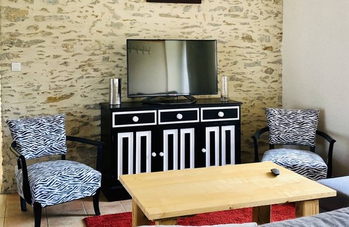 Chateau-Guibert House | Cottage on the aquaponic farm with Nordic bath and animals