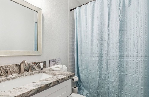 Dennis Cottage | Cottage on the Water 10 minutes from the square!