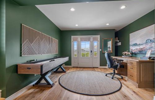 Heber House | Cottage on the hill sleeps 6 views gym office