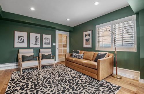 Heber House | Cottage on the hill sleeps 6 views gym office