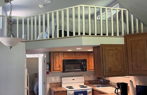 New Braunfels Cottage | Cottage Overlooking Lake Dublap part of the Guadalupe River