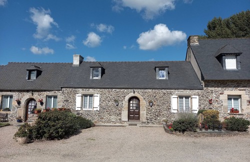Garlan House | Cottage 'Penty's Ouessant 3' with Shared Terrace