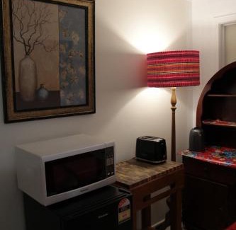 Malmsbury House | Cottage room with ensuite and kitchenette