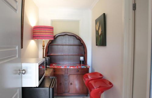 Malmsbury House | Cottage room with ensuite and kitchenette