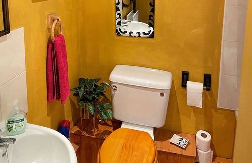 Yarm Cottage | COTTAGE SLEEPING 11 GUESTS QUIRKY !! NEXT TO FOX COVERT PUB YARM