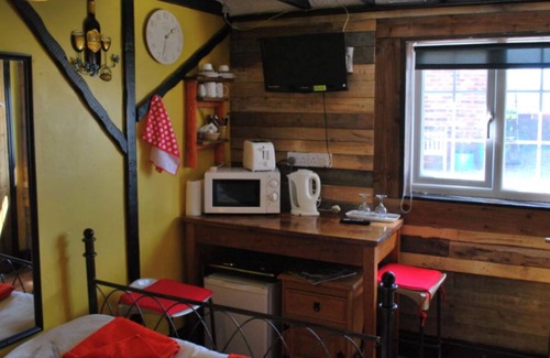 Yarm Cottage | COTTAGE SLEEPING 11 GUESTS QUIRKY !! NEXT TO FOX COVERT PUB YARM
