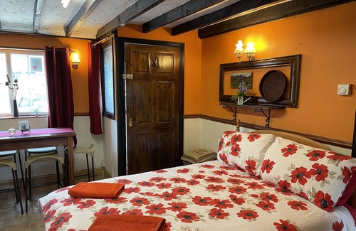 Yarm Cottage | COTTAGE SLEEPING 11 GUESTS QUIRKY !! NEXT TO FOX COVERT PUB YARM