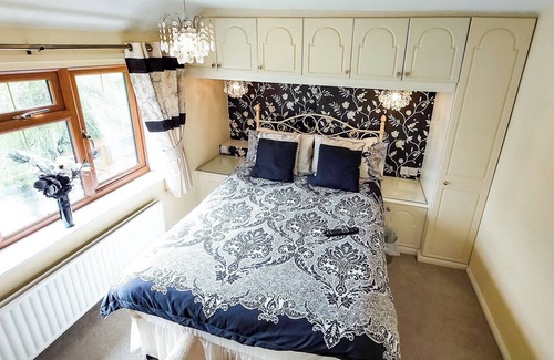 Alford Cottage | Cottage with two doubles and one twin.