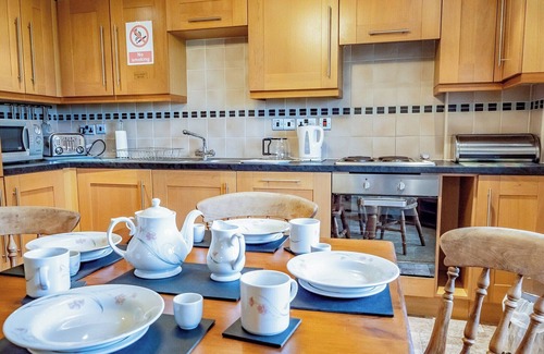 Alford Cottage | Cottage with two doubles and one single.