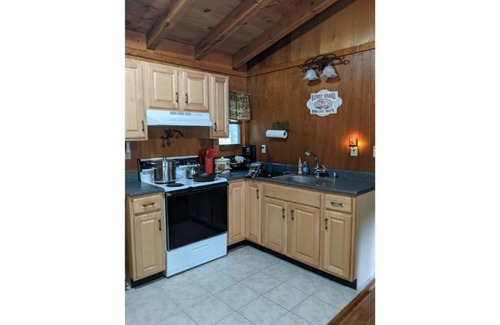 Lake George Cabin | Cottontail Cabin at the Adirondack Lodge =- 5 mins to Lake George Village