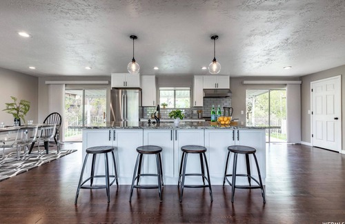 Sandy House | Cottonwood Access Ski Retreat - Spacious house in Sandy with a hot tub