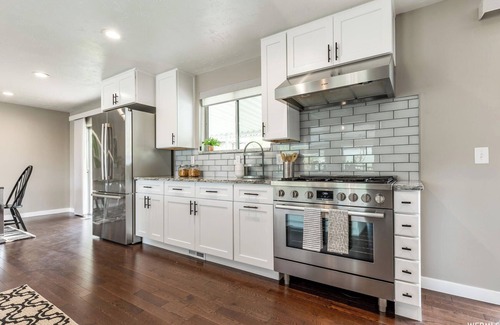 Sandy House | Cottonwood Access Ski Retreat - Spacious house in Sandy with a hot tub