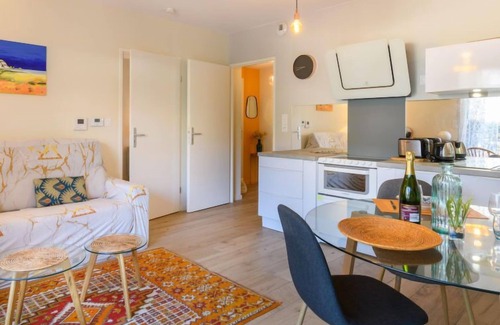 Arcachon Apartment | Couleurs Tchanquées by Interhome