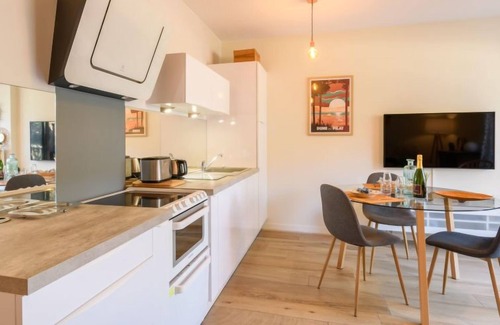 Arcachon Apartment | Couleurs Tchanquées by Interhome