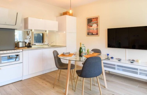 Arcachon Apartment | Couleurs Tchanquées by Interhome