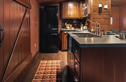 Idyllwild Cabin | Coulter Pine by Freewyld l Charming Cabin for Two