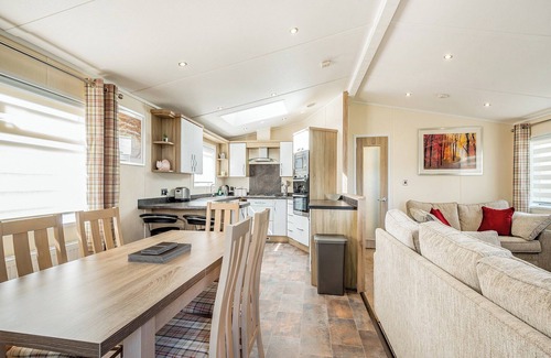 Kirkcudbright Ski Chalet | Country and modern cladded lodge.