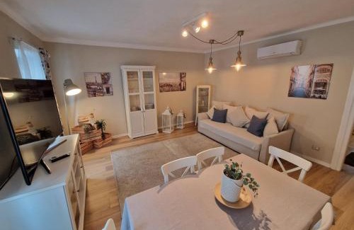 Trieste Old Town Apartment | Country Blue