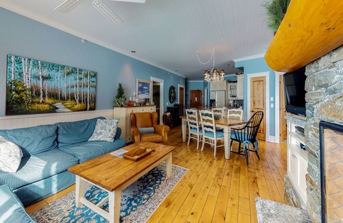 Big White Ski Resort Condo | Country-chic ski-in/ski-out condo w/private hot tub & beautiful mountain views