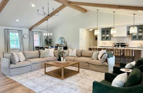 Winesburg House | Country Comfort with Pool Family & Groups