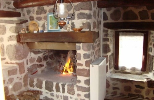 Arlempdes Cottage | Country cottage 3 ears 'Les Sources' 9 pers (sleeps 12) in Arlempdes (43490)