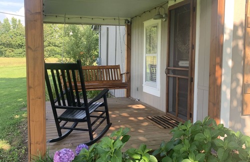 Martin Cottage | Country cottage on 3 acres right outside of town close to UTM