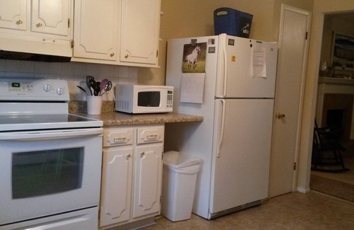 Paw Paw Lake House | Country Cottage-Steps from Little Paw Paw Lake Beach