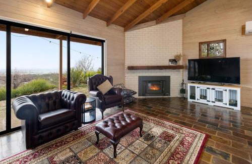 Bridge Creek House | Country Escape on 23 Acres - 3BR Home with Panoramic Views