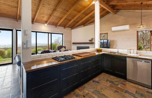Bridge Creek House | Country Escape on 23 Acres - 3BR Home with Panoramic Views