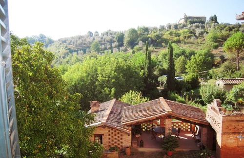 Siena Apartment | Country Farmhouse with Magnificient Gardens near Siena, Tuscany