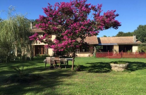 Lesparre-Medoc House | Country gite in the forest