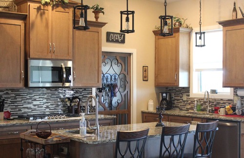 Kaufman County House | Country hilltop retreat on 10 acres with a pool and hot tub