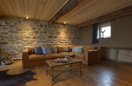 La Reid House | Country Home in Theux with Pool & Sauna