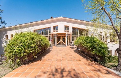 Sinarcas Cabin | Country House 'Cabañas Rusticas 2' with Mountain View, Shared Pool and Wi-Fi