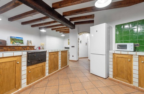 Torrelles de Foix House | Country House 'Can Cruset' with Mountain View, Private Pool and Wi-Fi