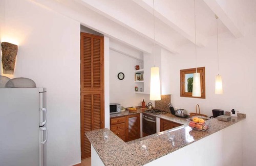 Alcudia Cottage | Country House 'Finca Can Xanet' with Mountain Views, Wi-Fi and Air Conditioning