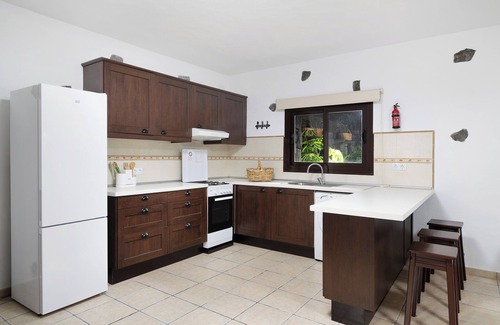 Teguise House | Country House 'Finca El Refugio' with Mountain Views, Private Terrace and Wi-Fi