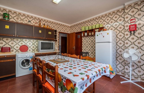 Praia da Rocha Villa | Country House 'Ivone' with Sea View, Private Pool and Wi-Fi