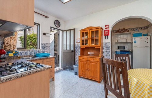 Praia da Rocha Villa | Country House 'Ivone' with Sea View, Private Pool and Wi-Fi