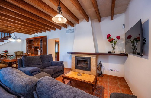 Lloret de Vistalegre Villa | Country House 'Sa Rota De Can Lluch Dimoni' with Terrace, Wi-Fi and Air Conditioning