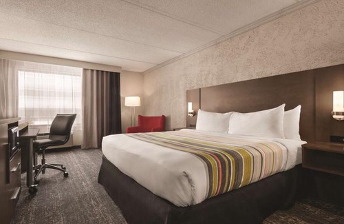 Sturtevant Hotel | Country Inn & Suites by Radisson Mt Pleasant-Racine West WI