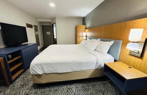 Canton Hotel | Country Inn & Suites by Radisson, Canton near Hall of Fame