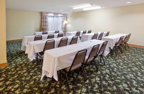 Hiram Hotel | Country Inn & Suites by Radisson Hiram GA