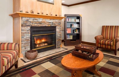 Forest Hills Hotel | Country Inn & Suites by Radisson Grand Rapids Airport MI