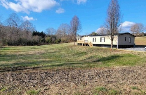 Caroleen House | Country Setting 30mins Shelby, 27mins Tryon Equestrian, 10mins Forest City