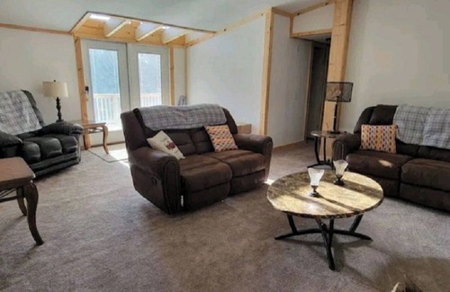 Caroleen House | Country Setting 30mins Shelby, 27mins Tryon Equestrian, 10mins Forest City